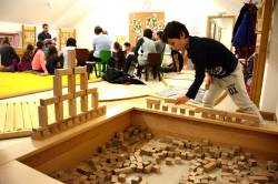 kostkoviště a dřevěné hračky